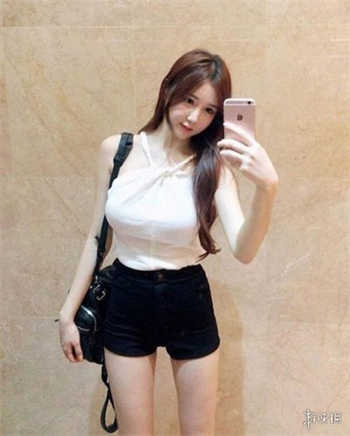抖音女的戴眼镜的小两口