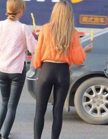 抖音女的戴眼镜的小两口
