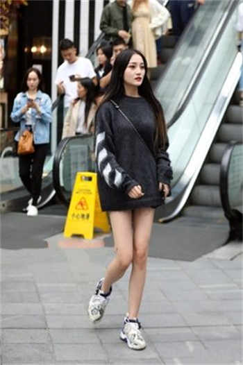 女m在学校做任务