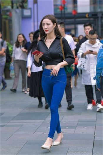 小偷闯空门回家的空间视频