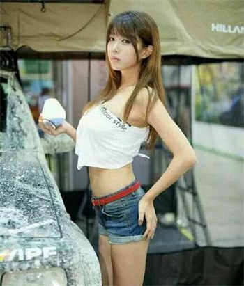拉开她的衣服拉完的游戏