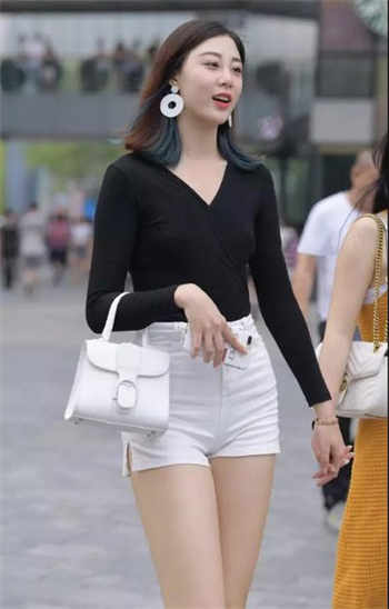 女侠中计被擒