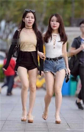 丈夫面前蒙上眼睛换人