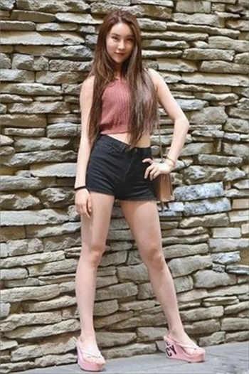 我与女部长在酒店戴绿帽子