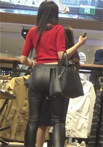 女主姓沈是个酒店大堂经理